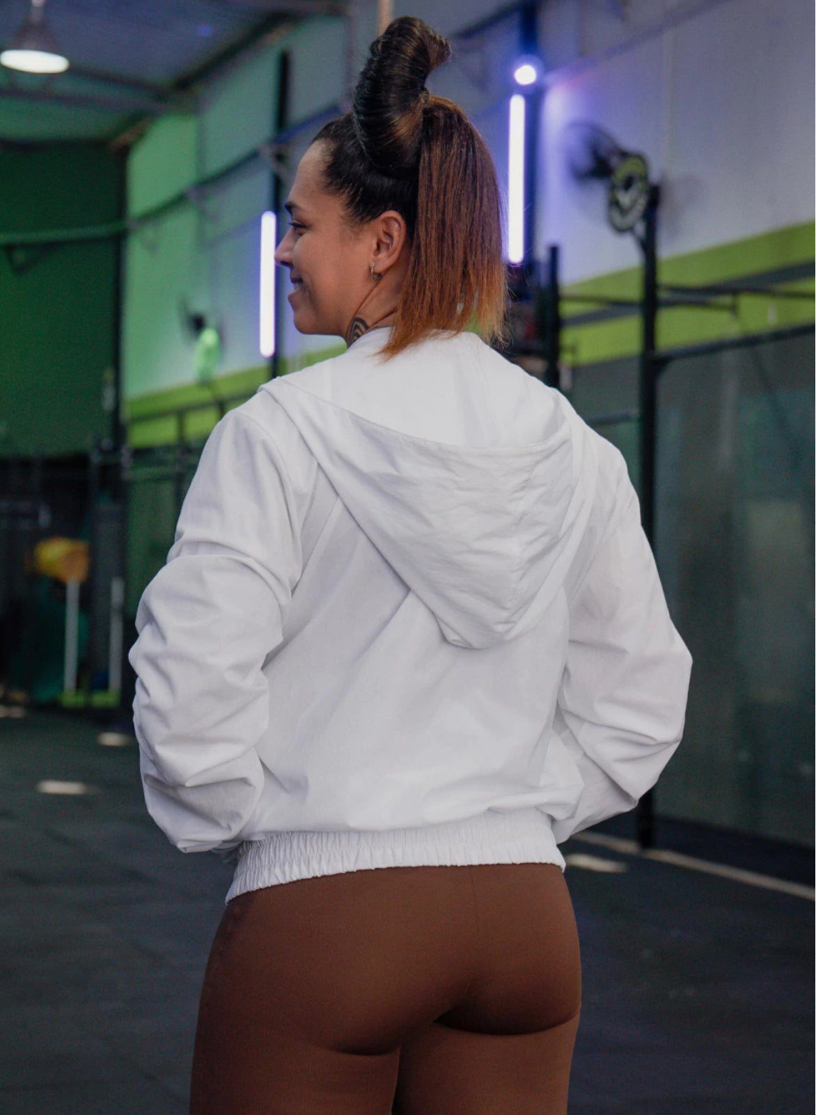 WOMEN’S WHITE WINDBREAKER